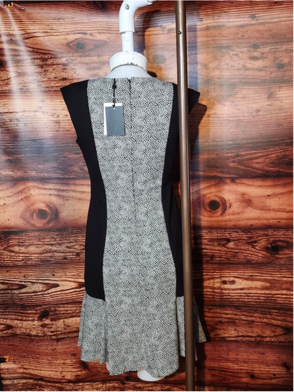Women's DKNY Black & White Animal Print Cap Sleeve Dress Size 4 - Picture 2 of 5